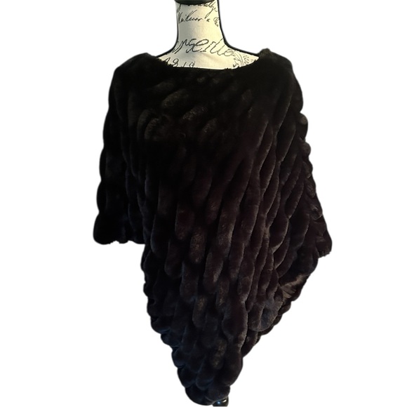La Fiorentina Rich Black Faux Fur Asymmetrical Poncho nwot OS - Picture 1 of 3